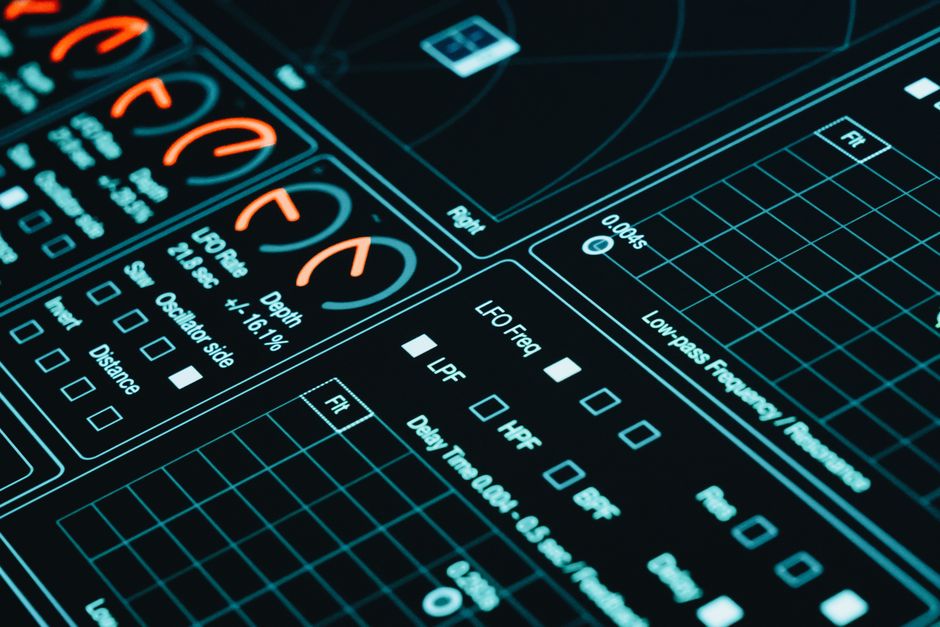 Algoritmo Redes Sociais — Close-up of a digital interface showcasing futuristic graphs and data analytics in low light.